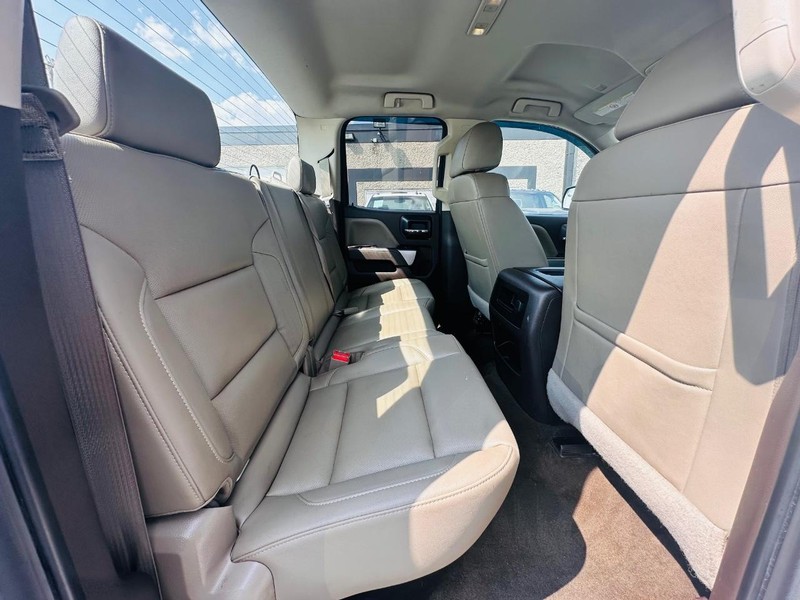 Chevrolet Silverado 2500HD Vehicle Full-screen Gallery Image 24