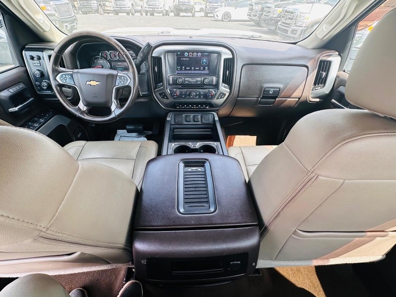 Chevrolet Silverado 2500HD Vehicle Full-screen Gallery Image 25