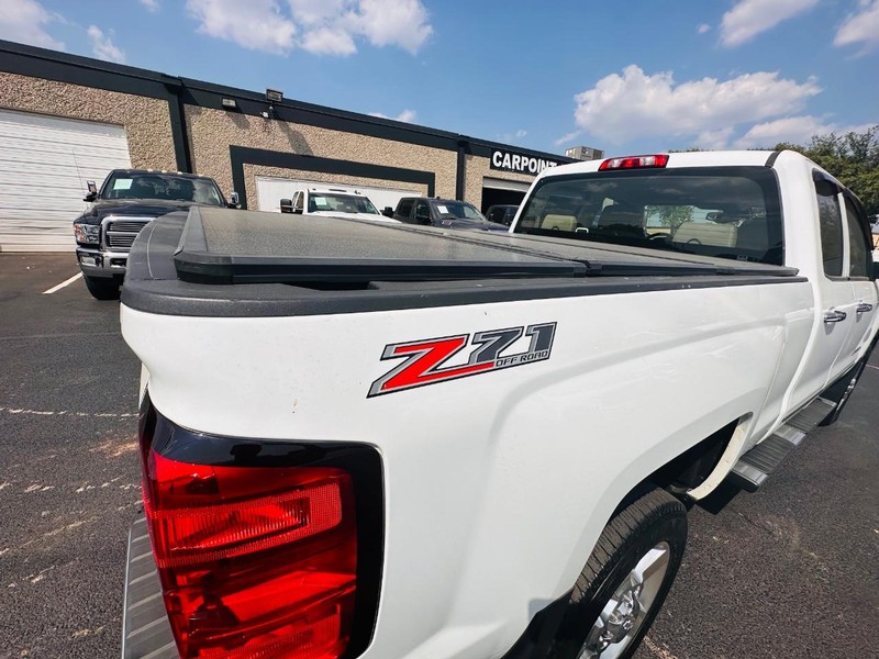 Chevrolet Silverado 2500HD Vehicle Full-screen Gallery Image 30