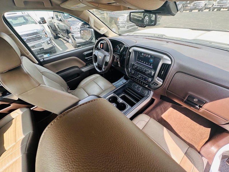 Chevrolet Silverado 2500HD Vehicle Full-screen Gallery Image 31