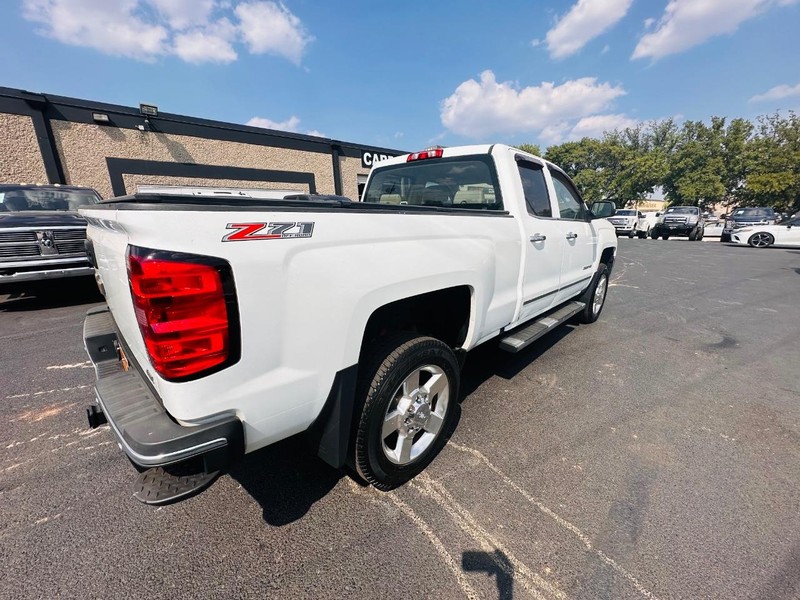 Chevrolet Silverado 2500HD Vehicle Full-screen Gallery Image 34