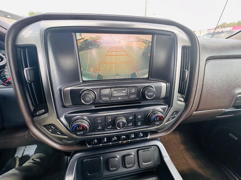 Chevrolet Silverado 2500HD Vehicle Full-screen Gallery Image 38