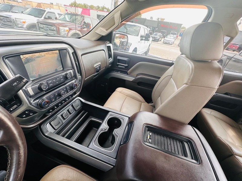 Chevrolet Silverado 2500HD Vehicle Full-screen Gallery Image 39