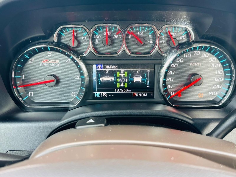 Chevrolet Silverado 2500HD Vehicle Full-screen Gallery Image 40