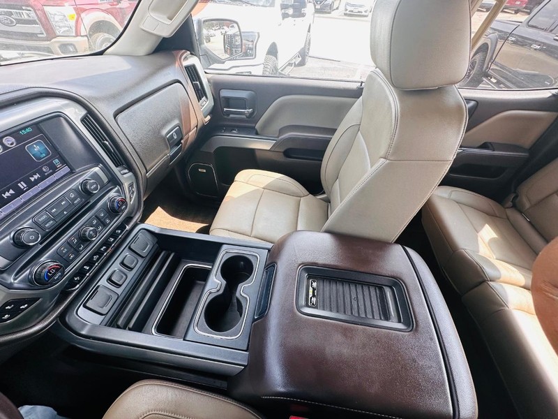 Chevrolet Silverado 2500HD Vehicle Full-screen Gallery Image 41