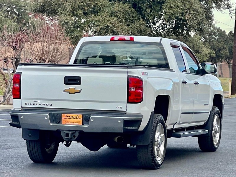 Chevrolet Silverado 2500HD Vehicle Full-screen Gallery Image 44