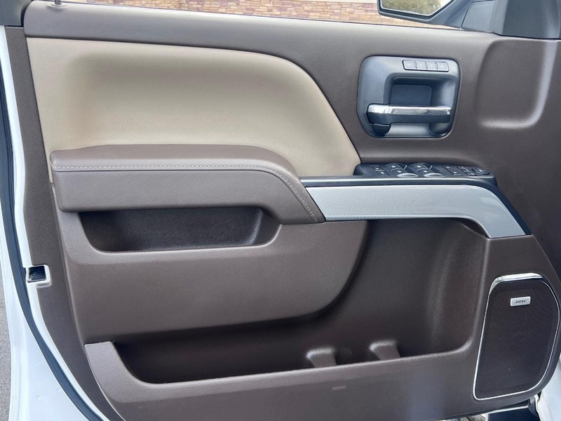 Chevrolet Silverado 2500HD Vehicle Full-screen Gallery Image 47
