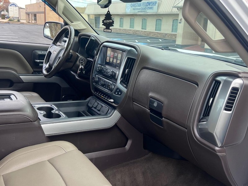 Chevrolet Silverado 2500HD Vehicle Full-screen Gallery Image 48