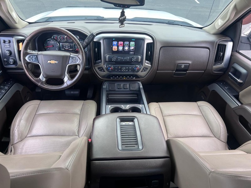 Chevrolet Silverado 2500HD Vehicle Full-screen Gallery Image 50