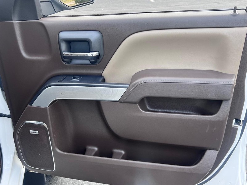 Chevrolet Silverado 2500HD Vehicle Full-screen Gallery Image 51