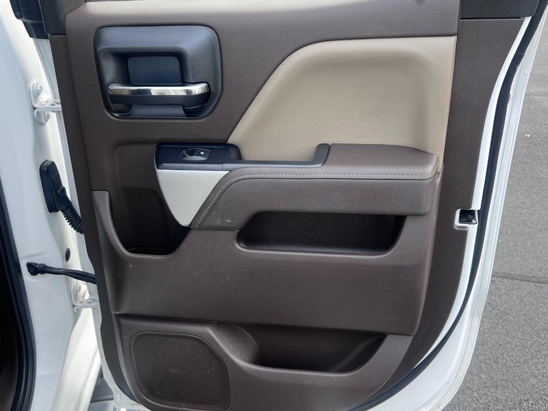 Chevrolet Silverado 2500HD Vehicle Full-screen Gallery Image 52