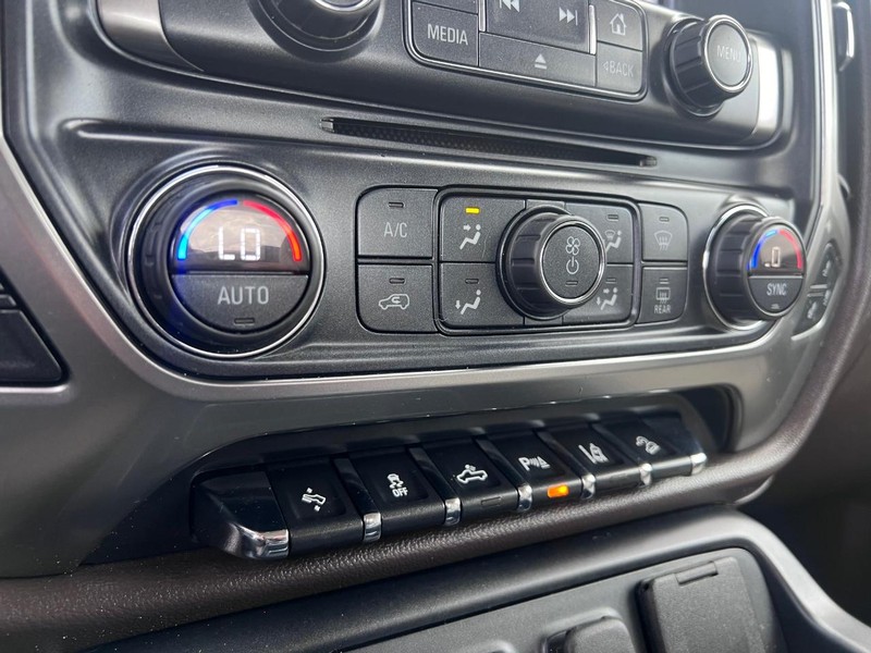 Chevrolet Silverado 2500HD Vehicle Full-screen Gallery Image 57