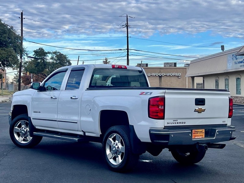 Chevrolet Silverado 2500HD Vehicle Full-screen Gallery Image 59
