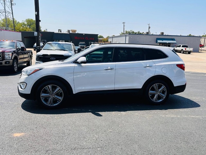 Hyundai Santa Fe Vehicle Full-screen Gallery Image 2