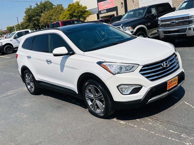 Hyundai Santa Fe Vehicle Full-screen Gallery Image 6