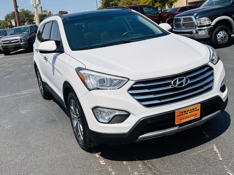 Hyundai Santa Fe Vehicle Full-screen Gallery Image 7