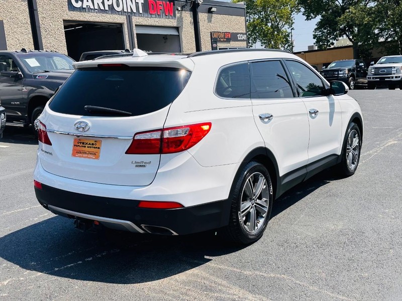 Hyundai Santa Fe Vehicle Full-screen Gallery Image 9