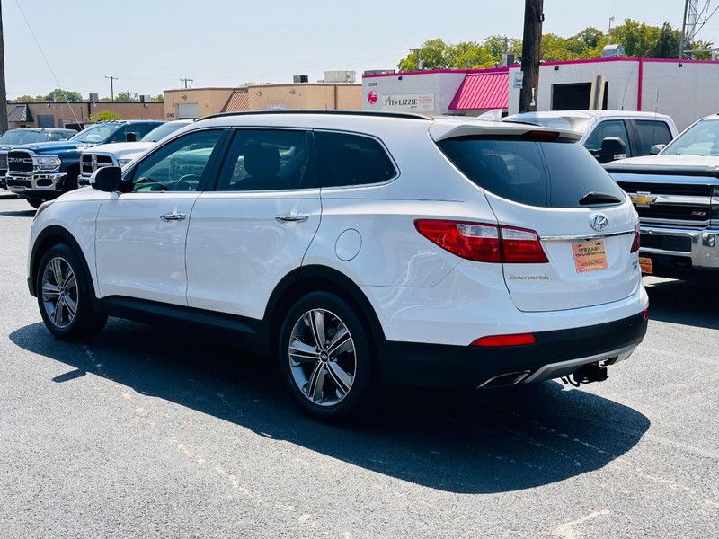 Hyundai Santa Fe Vehicle Full-screen Gallery Image 14