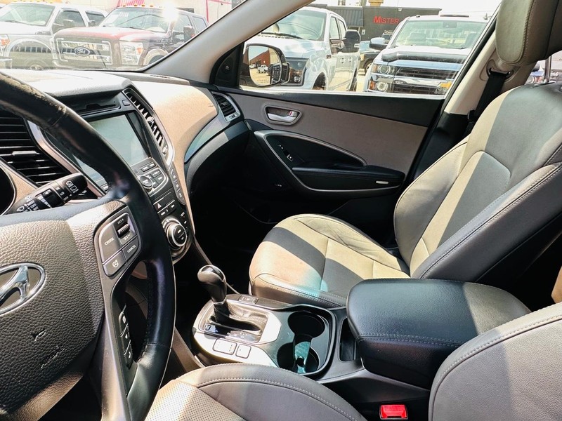Hyundai Santa Fe Vehicle Full-screen Gallery Image 19