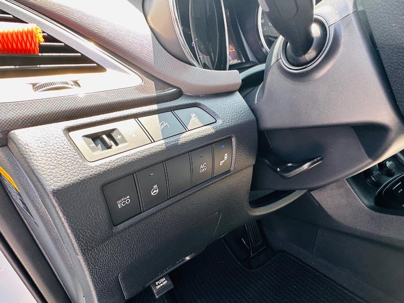 Hyundai Santa Fe Vehicle Full-screen Gallery Image 20