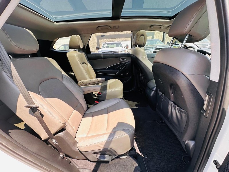 Hyundai Santa Fe Vehicle Full-screen Gallery Image 27