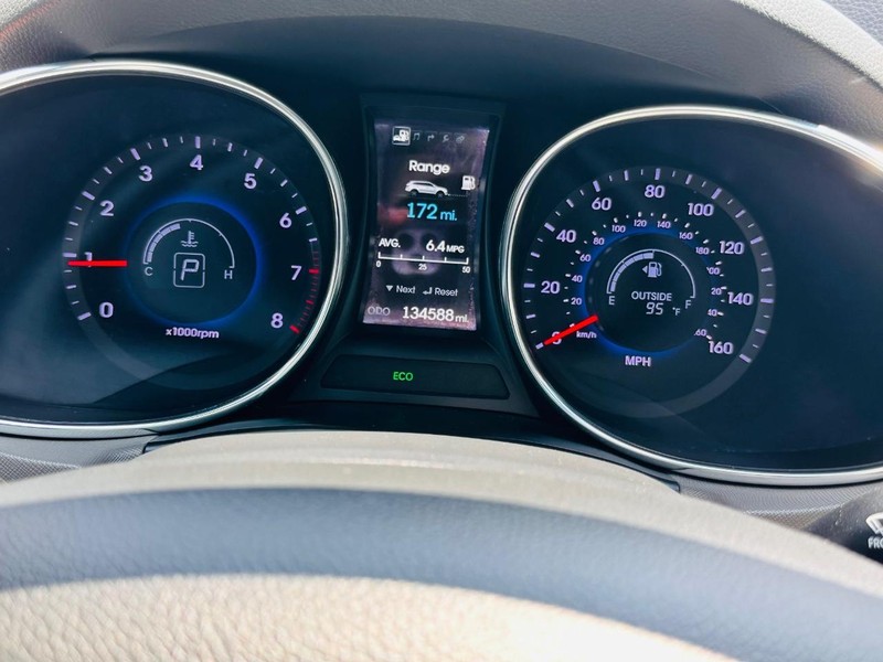 Hyundai Santa Fe Vehicle Full-screen Gallery Image 36