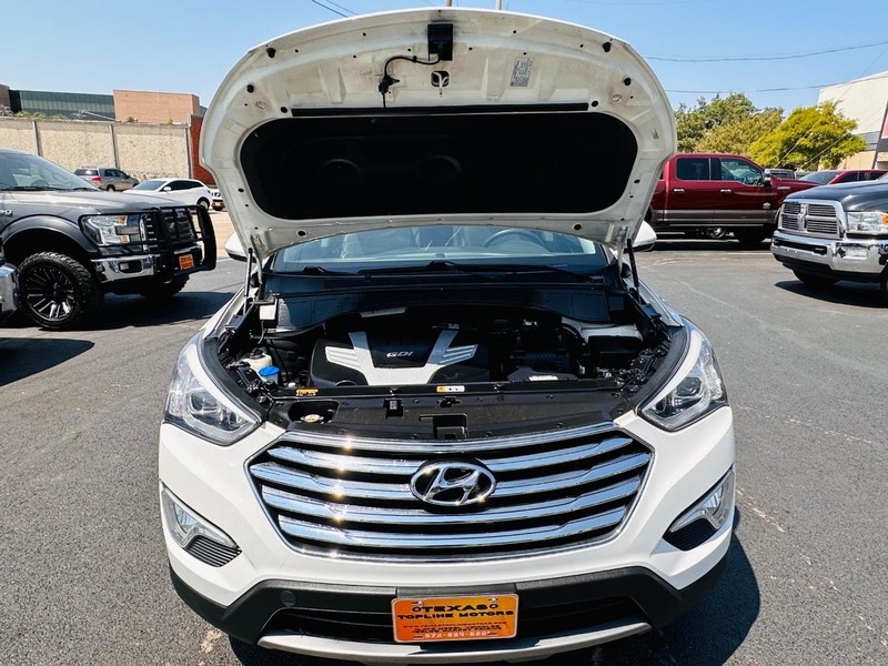 Hyundai Santa Fe Vehicle Full-screen Gallery Image 40