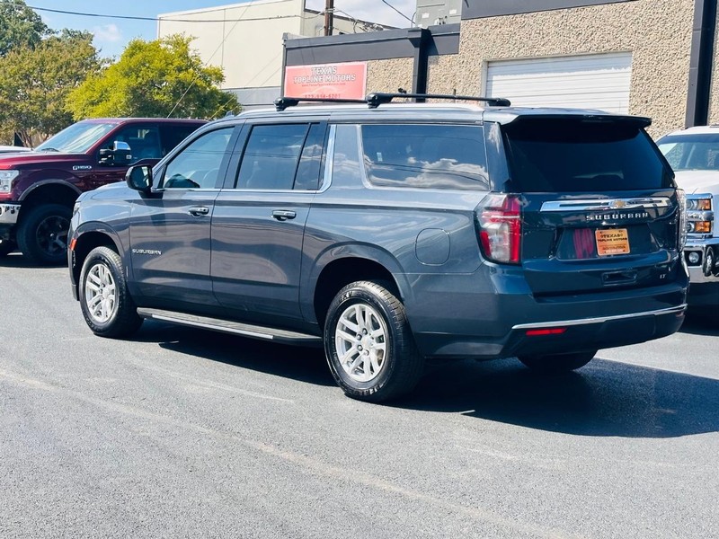 Chevrolet Suburban Vehicle Full-screen Gallery Image 8