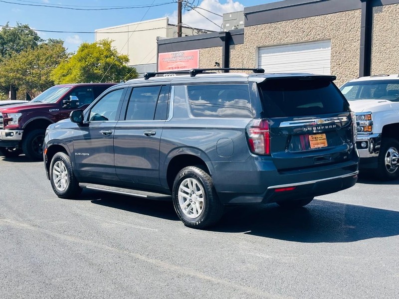 Chevrolet Suburban Vehicle Full-screen Gallery Image 9