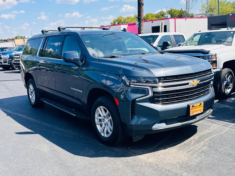 Chevrolet Suburban Vehicle Full-screen Gallery Image 12
