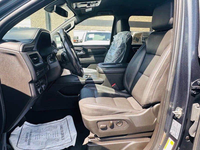 Chevrolet Suburban Vehicle Full-screen Gallery Image 16