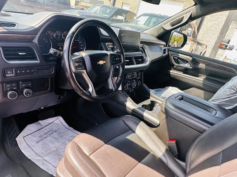 Chevrolet Suburban Vehicle Full-screen Gallery Image 19