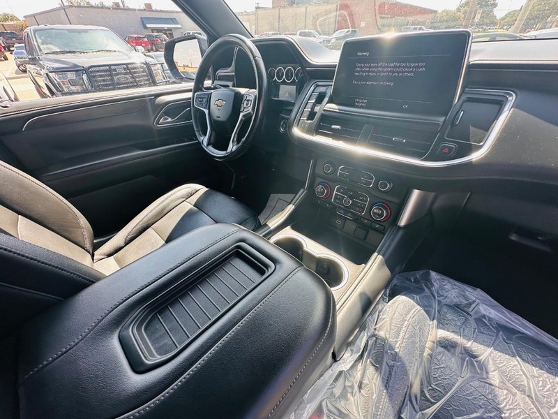 Chevrolet Suburban Vehicle Full-screen Gallery Image 28