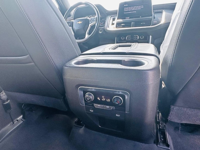 Chevrolet Suburban Vehicle Full-screen Gallery Image 29