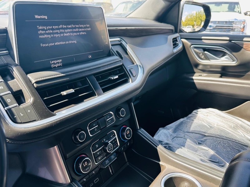 Chevrolet Suburban Vehicle Full-screen Gallery Image 32
