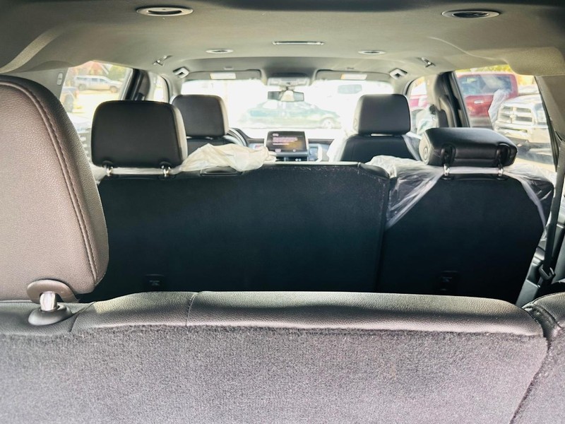Chevrolet Suburban Vehicle Full-screen Gallery Image 34