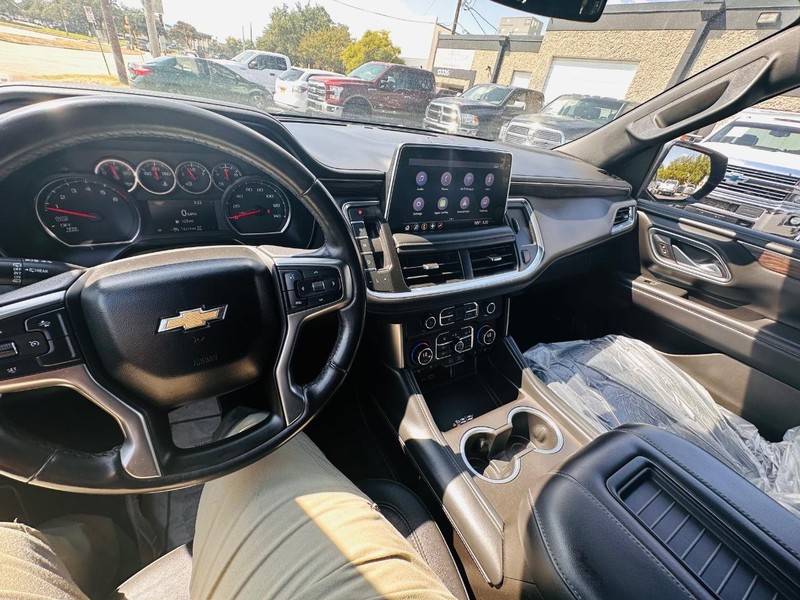 Chevrolet Suburban Vehicle Full-screen Gallery Image 40