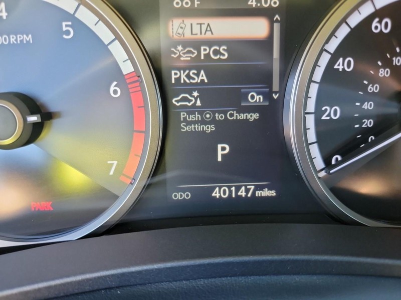 Lexus NX Vehicle Full-screen Gallery Image 16
