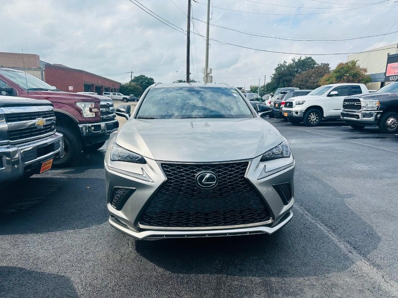 Lexus NX Vehicle Full-screen Gallery Image 17