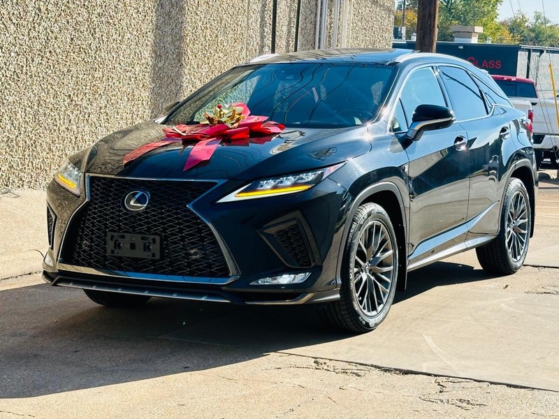 Lexus RX Vehicle Full-screen Gallery Image 3
