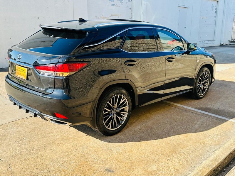 Lexus RX Vehicle Full-screen Gallery Image 9