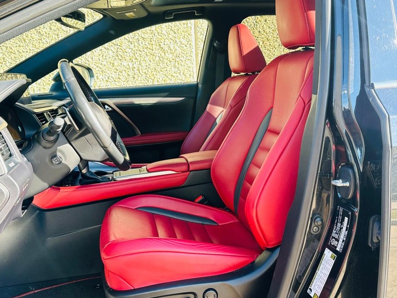 Lexus RX Vehicle Full-screen Gallery Image 10