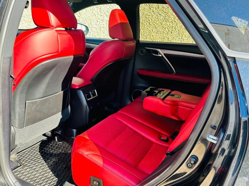 Lexus RX Vehicle Full-screen Gallery Image 16