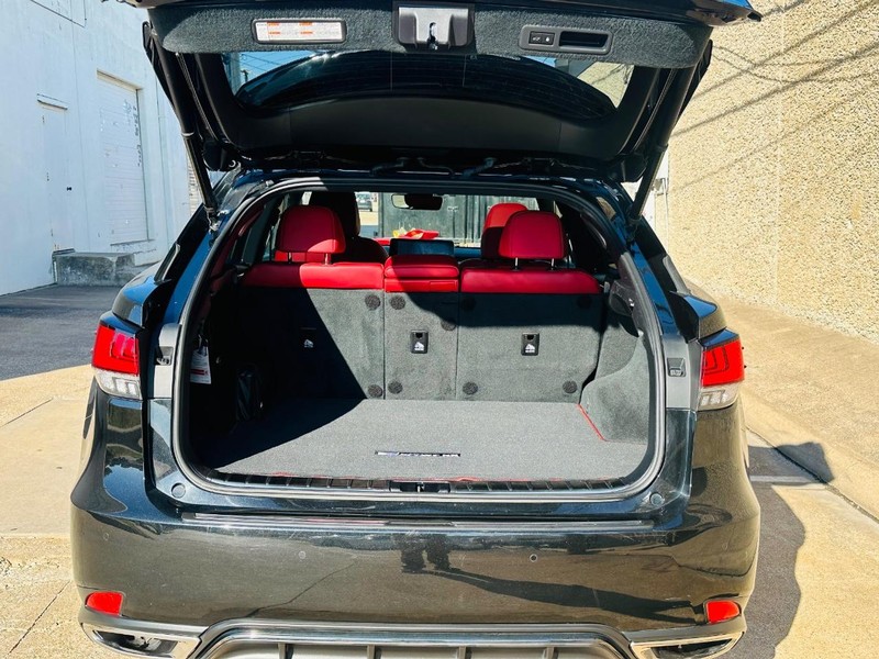 Lexus RX Vehicle Full-screen Gallery Image 19