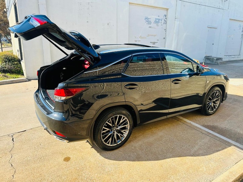 Lexus RX Vehicle Full-screen Gallery Image 25