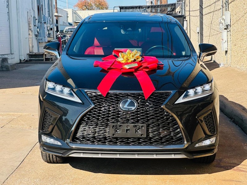 Lexus RX Vehicle Full-screen Gallery Image 31