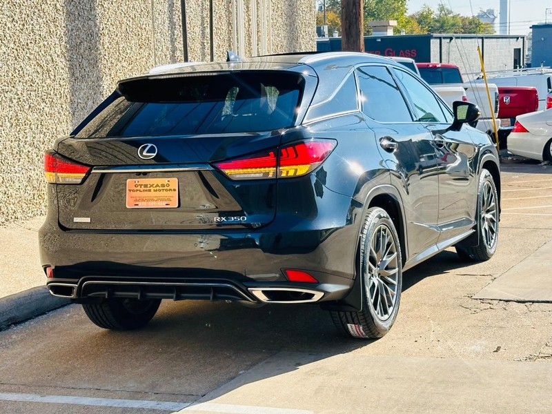 Lexus RX Vehicle Full-screen Gallery Image 32