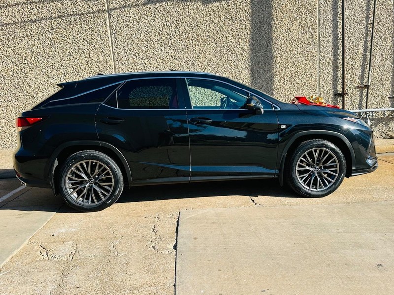 Lexus RX Vehicle Full-screen Gallery Image 34