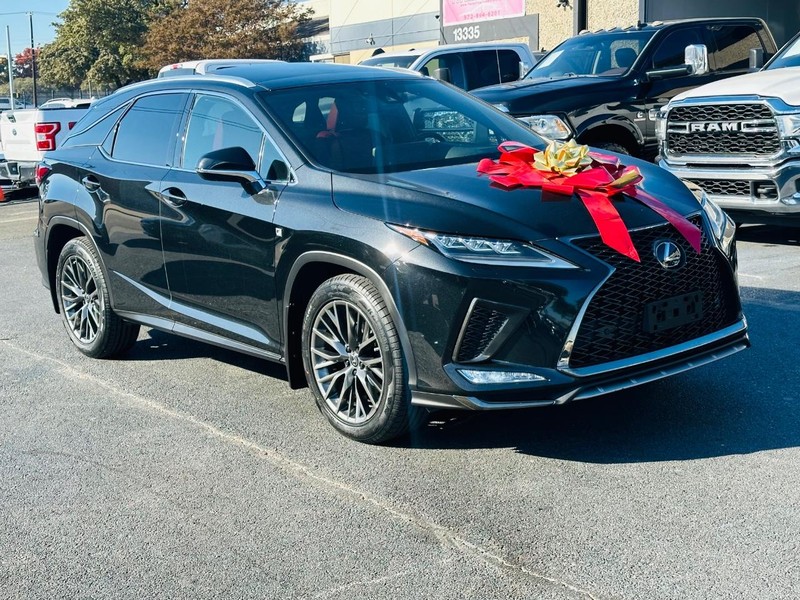 Lexus RX Vehicle Full-screen Gallery Image 37
