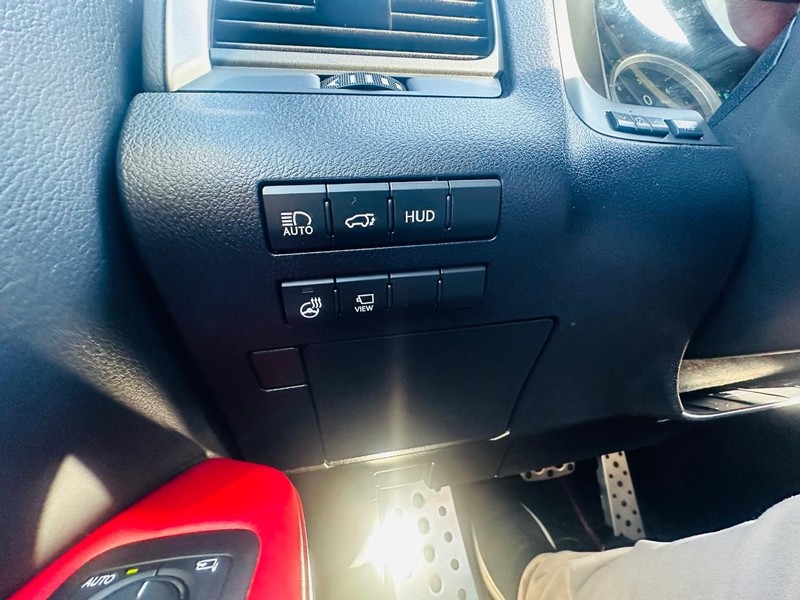 Lexus RX Vehicle Full-screen Gallery Image 47